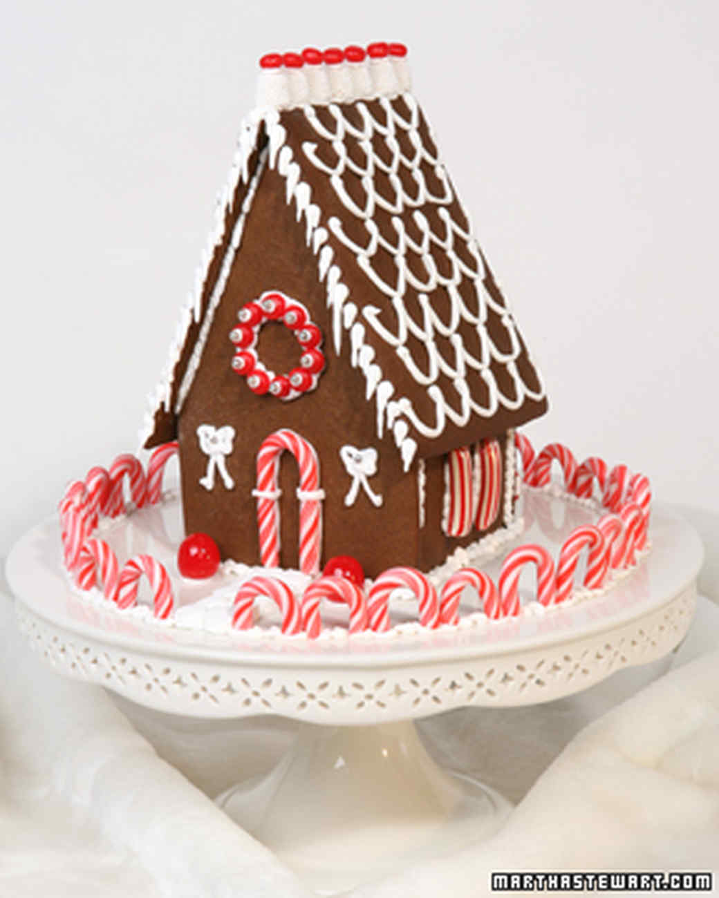 How to decorate a gingerbread house with royal icing - how to make ...